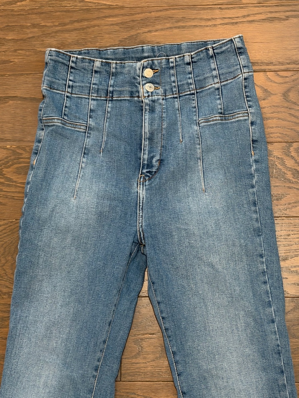 High-Waist Flare Women's Jeans in Light Blue - Picture 4 of 9